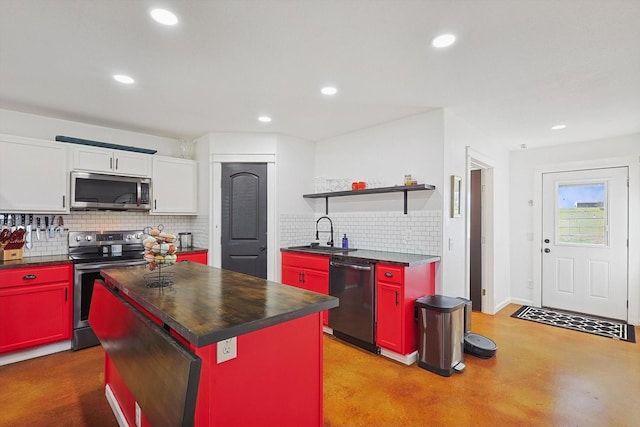 kitchen featuring appliances with stainless steel finishes, tasteful backsplash, a kitchen island, sink, and white cabinetry