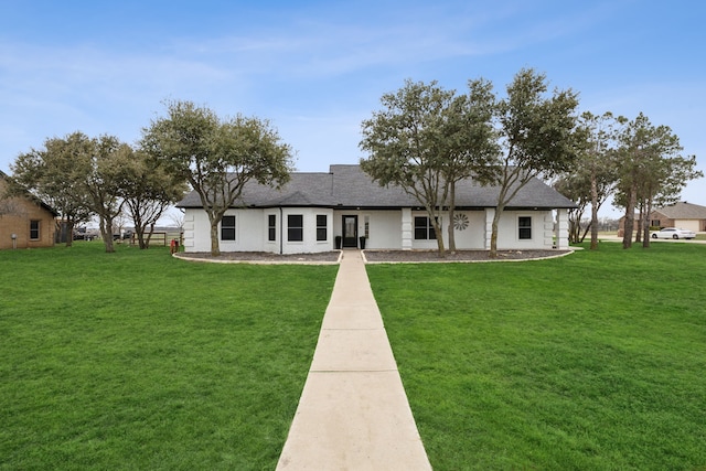 view of front of property with a front yard