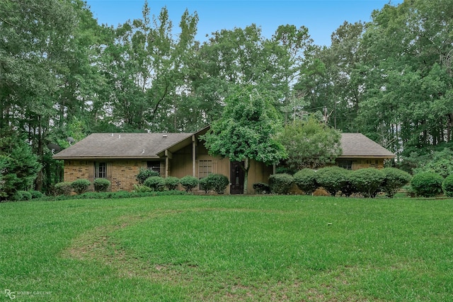 view of front of house with a front yard