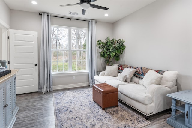 656 Calmwater Ct, Mabank, TX 75143 - living area with visible vents, wood finished floors, baseboards, ceiling fan, and recessed lighting