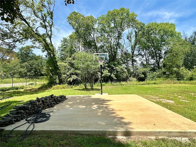 656 Calmwater Ct, Mabank, TX 75143 - view of sport court with a lawn