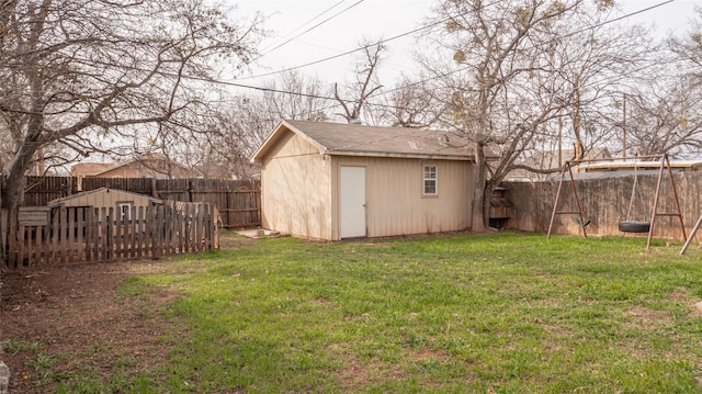 view of yard featuring a storage shed