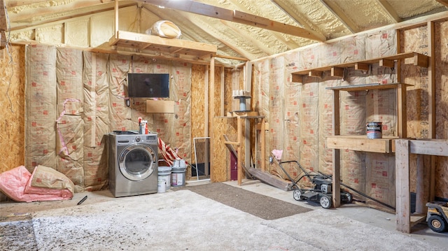 storage room with washer / dryer