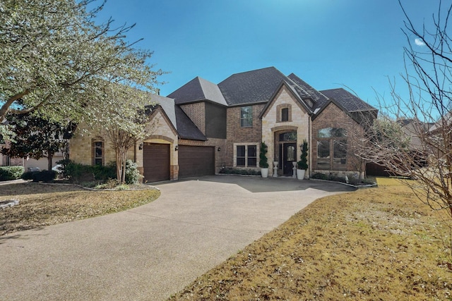 view of front of property with a front lawn