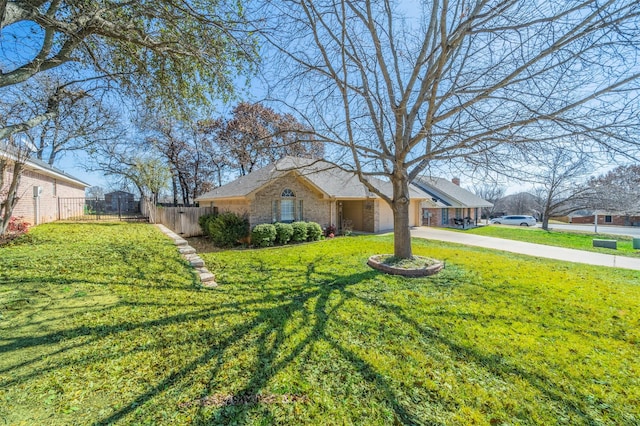 single story home featuring a front yard