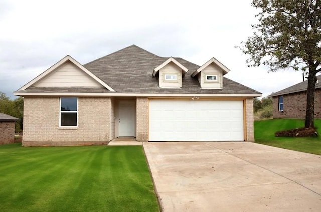 view of front of home featuring a front lawn and a garage