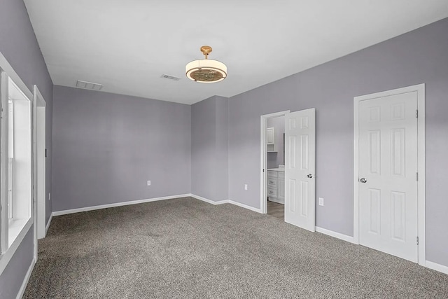 unfurnished bedroom featuring carpet flooring