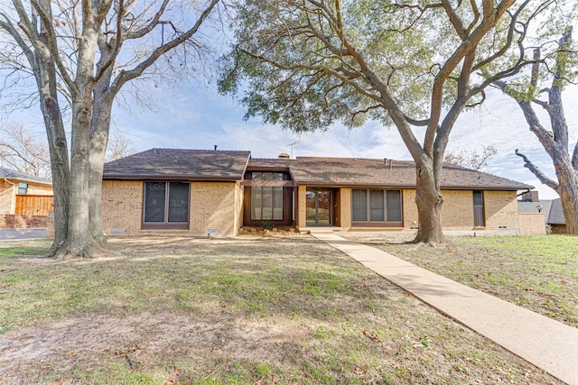 ranch-style house featuring a front lawn