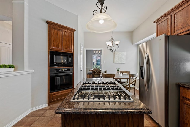 7621 Glenwood Springs Ln, Mckinney, TX 75070 - kitchen with black appliances, baseboards, a center island, a chandelier, and hanging light fixtures