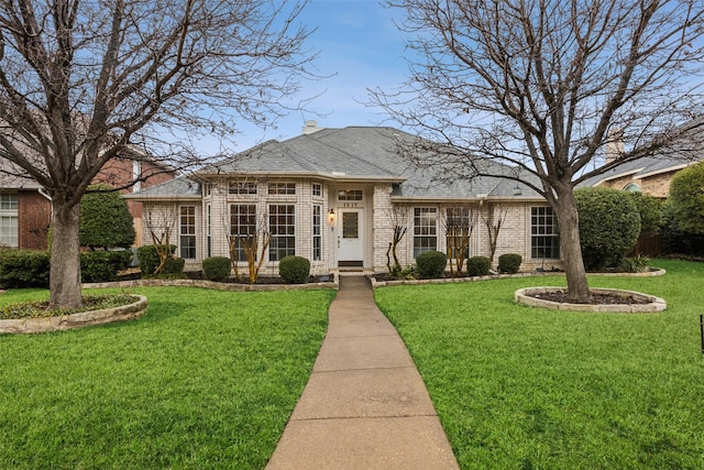 view of front of house featuring a front yard