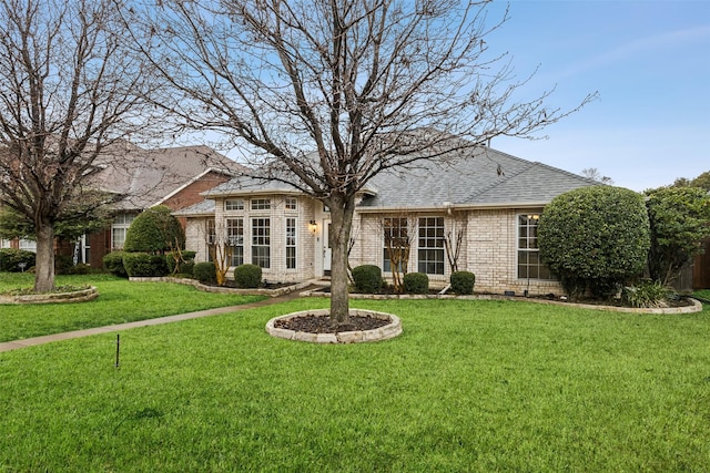 single story home featuring a front yard