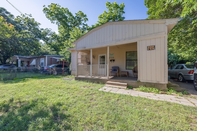 view of front of property featuring covered porch and a front lawn