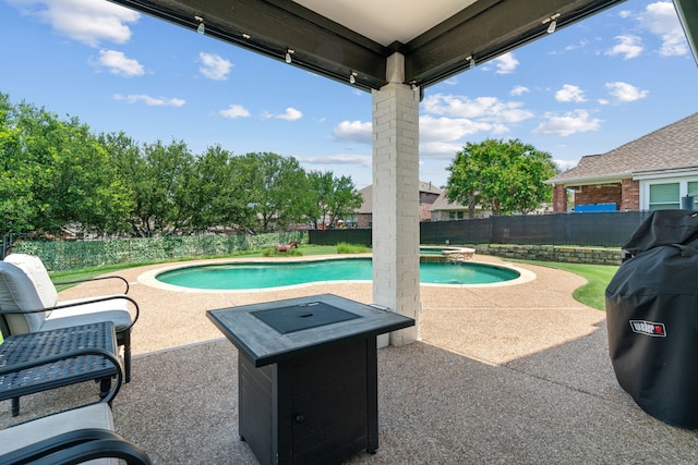 4104 Walnut Creek Ct, Fort Worth, TX 76137 - view of swimming pool featuring a patio area, a fenced backyard, and a pool with connected hot tub