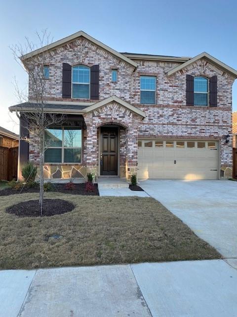 view of front of house featuring a front yard and a garage