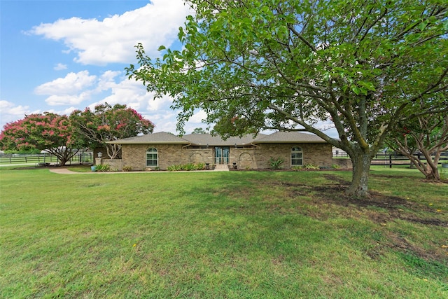 single story home with a front lawn