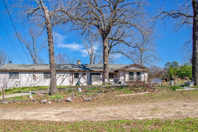 view of front of property