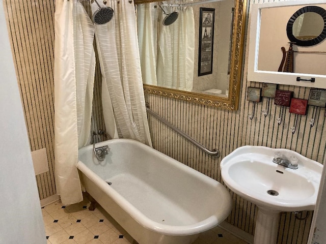 bathroom with sink and shower / bathtub combination with curtain