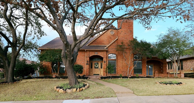 view of front of home with a front lawn