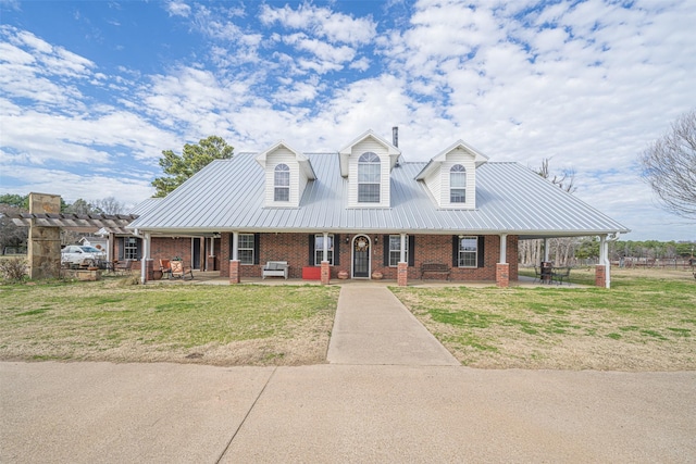 view of front facade featuring covered porch and a front yard