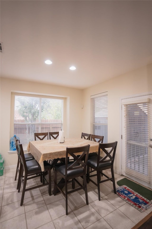 dining space featuring recessed lighting, visible vents, and baseboards