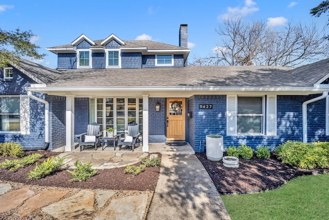 view of front of property featuring a porch