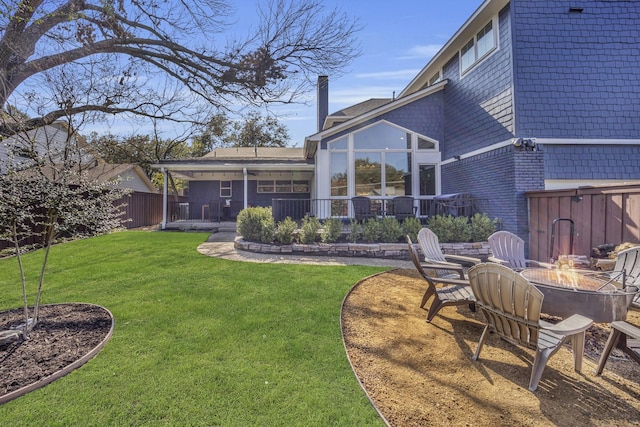 view of yard featuring an outdoor fire pit