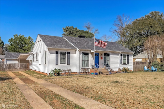 view of front of house featuring a front yard and fence