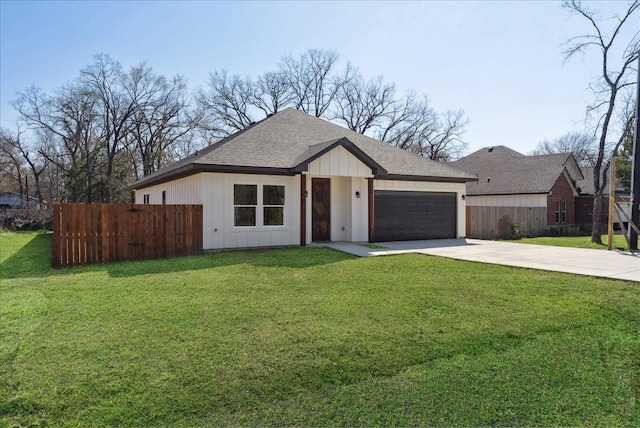 view of front facade featuring a front yard and a garage