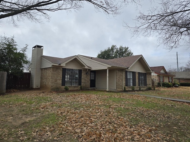 single story home with a front lawn