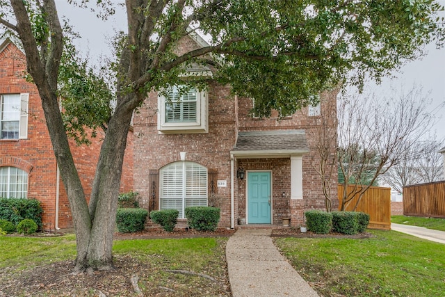 view of front of property with a front lawn