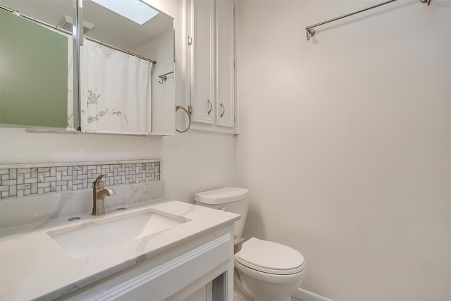 full bath with toilet, tasteful backsplash, visible vents, and vanity