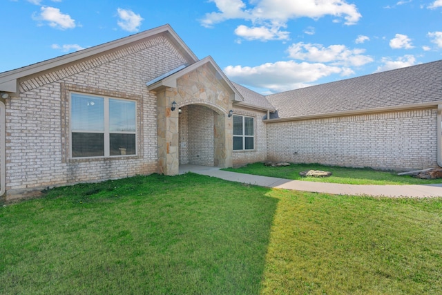 view of front of house with a front yard