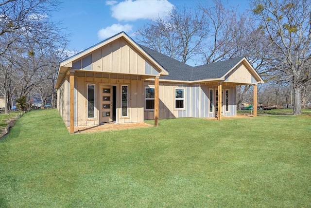 view of front of house featuring a front yard