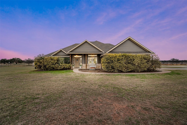 craftsman house featuring a lawn