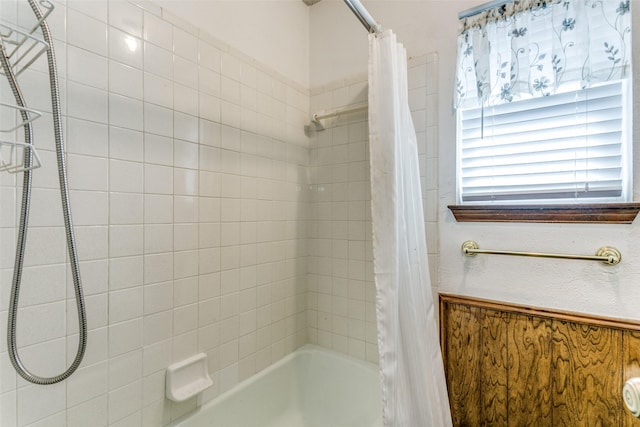 bathroom with shower / tub combo