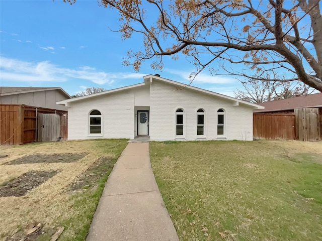 view of front facade with a front lawn