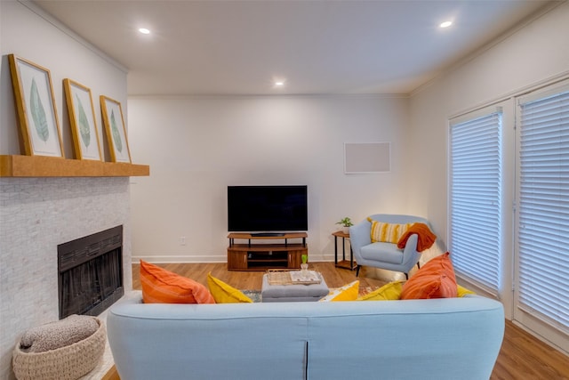 living room featuring ornamental molding and light hardwood / wood-style floors