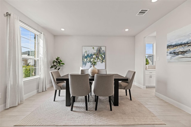 dining area featuring recessed lighting, baseboards, visible vents, and light wood-style floors