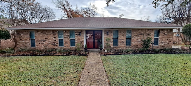 ranch-style house featuring a front lawn