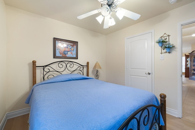 bedroom featuring light hardwood / wood-style floors and ceiling fan