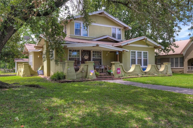 view of front facade featuring a front lawn