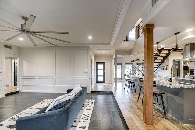 entrance foyer featuring crown molding and ceiling fan