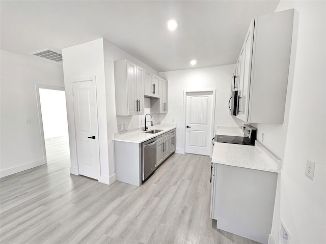 6130 Inca Dr, Mabank, TX 75156 - kitchen with baseboards, a sink, light wood-style floors, visible vents, and appliances with stainless steel finishes