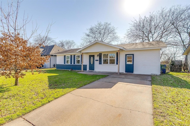 single story home featuring a front yard