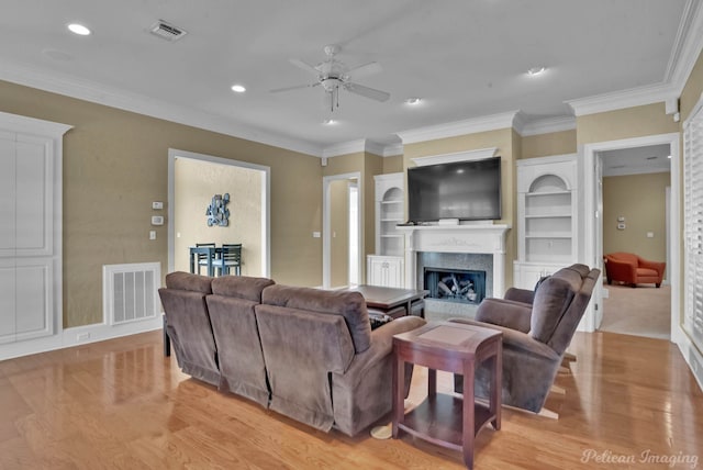 living room featuring light wood-type flooring, crown molding, and ceiling fan