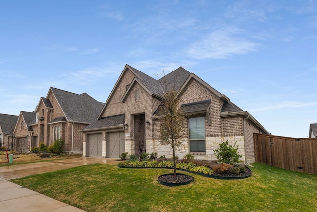 view of front of home featuring a front lawn