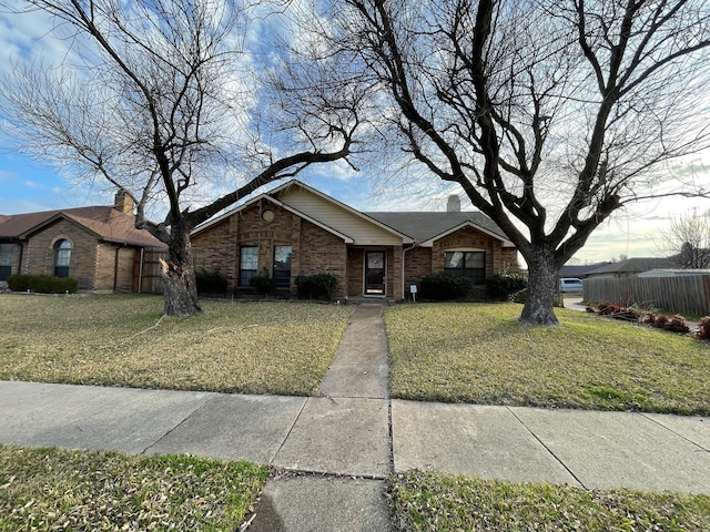 ranch-style house featuring a front yard