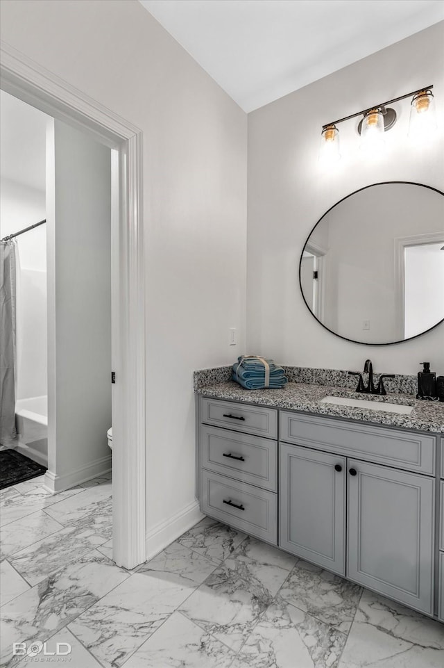 full bathroom with shower / bath combo with shower curtain, vanity, and toilet