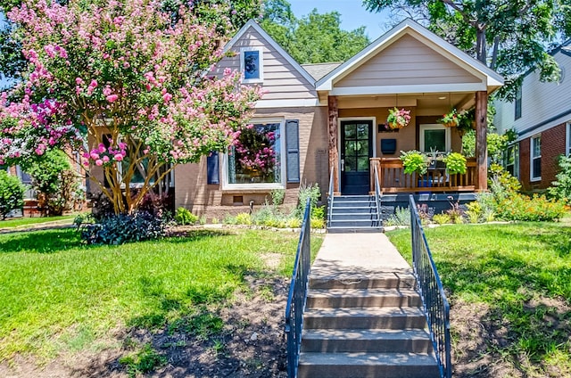 view of front of house featuring a porch and a front yard