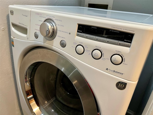 washroom featuring washer / dryer and laundry area